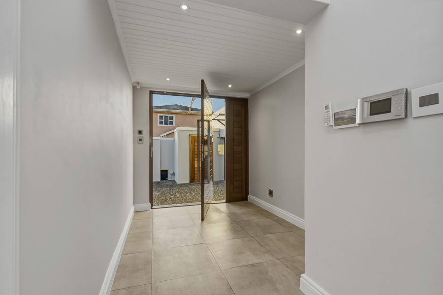 5 Bedroom Property for Sale in Southfield Western Cape